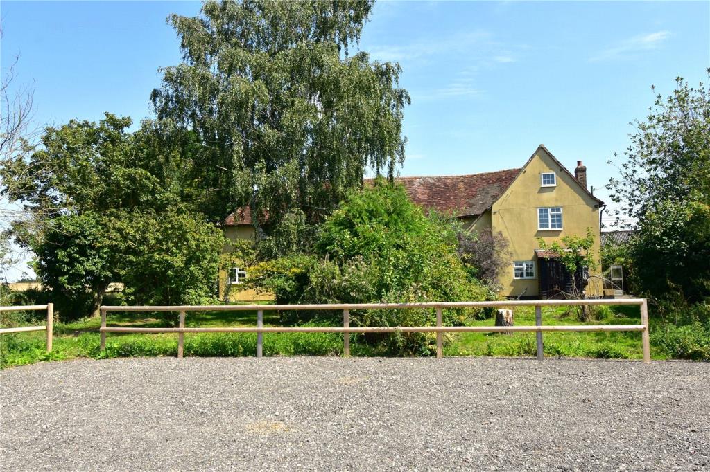 Lot: 103 - SEMI-DETACHED FARM COTTAGE FOR IMPROVEMENT - Alternative front view from the parking area